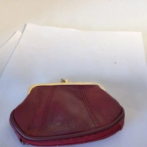 Monedero vintage de cuero rojo con cremallera inferior y 3 secciones para poner dinero. - Imagen 1 de 5