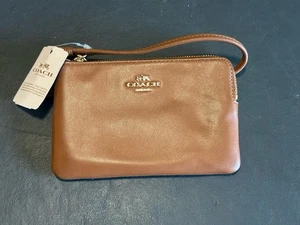 Coach Corner Zip Wristlet Brown Leather NWT - Picture 1 of 6