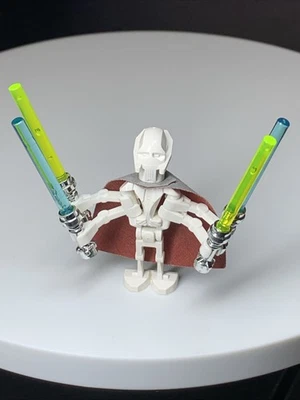 LEGO General Grievous Minifigure w/ Cape -7255 Star Wars Chrome Lightsabers - Image 1 of 2