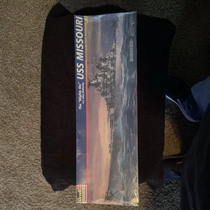 Revell 1:535 USS Missouri Mighty Mo US Navy Battleship Mode Kit 85-0301 SEALED - Picture 1 of 5