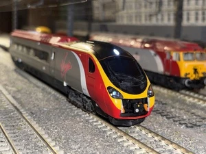 *UNIQUE* DCC FITTED Hornby Virgin Pendolino Delner Modified Motorised Power Car - Picture 1 of 15