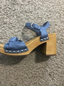 Woman Heels - Picture 1 of 4