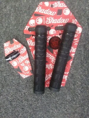 Empuñaduras BMX Shadow Gypsy negro y Alfred abrazadera de tija de sillín negro Foto 1 de 3