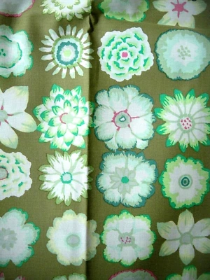Kaffe Fassett BUTTON FLOWERS Green Fat Quarter - 18 x 22 - Image 1 of 2