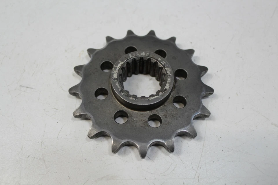 Piñón delantero Aprilia Tuono RSV1000 JT 17T JTF704-17 Foto 1 de 4