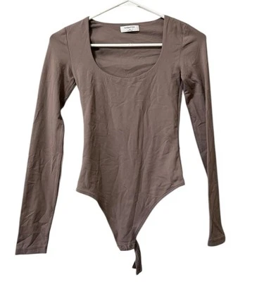 Body Aritzia Babaton contorno gola quadrada manga longa tamanho XS Preppy Athleisure - Imagem 1 de 4