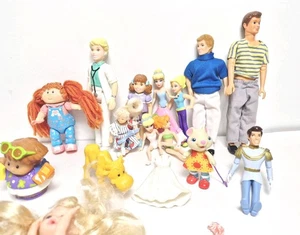 Lote Mixto de Figuras Disney, Polly Pockets, Cabbage Patch, Playskol, Town Square - Imagen 1 de 11