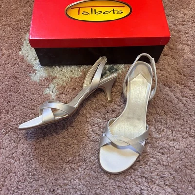 De colección Talbots Cuero Champagne Tacones Altos Punta Abierta Tirantes Mujer Talla 7M NUEVO-LEER Foto 1 de 4