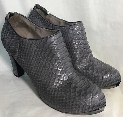 Botín Devi Kroell Gris Piel de Serpiente Cremallera Trasera Tacón Grueso Borde Metal 40 Foto 1 de 4