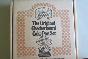 Das Original Schachbrett Kuchenform Set Chicago Metallic Village Baker - Bild 1 von 2