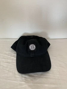 Cappellino uomo Stone Island con logo distintivo - Foto 1 di 4