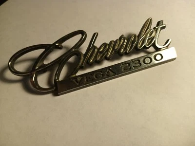 Chevrolet Vega 2300 1971-75 emblema #9870383 - fabricante de equipos originales. Foto 1 de 4