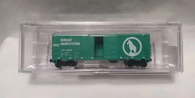 66009-05/18862 Great Northern (Green) N-scale Intermountain 12 Panel 40' Boxcar - Image 1 of 4