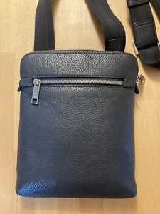 Boss Tasche Herren Umhängetasche Leder Top-Zustand schwarz 24 x 19 - Bild 1 von 3