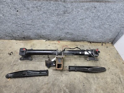 Gancho de remolque para parachoques trasero Mercedes W164 X164 Ml350 Gl450 OEM Foto 1 de 4