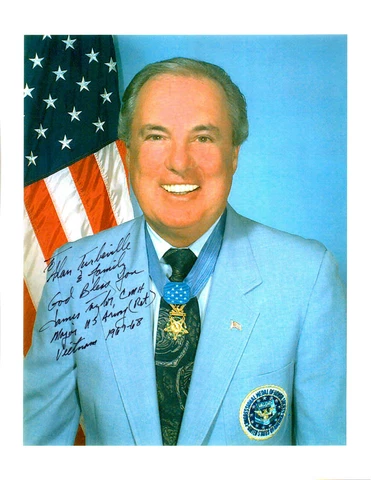 JAMES TAYLOR - Army Officer - Medal of Honor - Vietnam War - Autograph Photo Cover