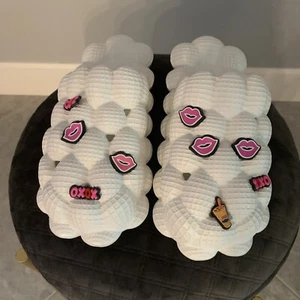 Dunkin Donuts Bubble Slides WHITE with Charms Size 42/43 EU 9/10 US XOXO LIPS - Bild 1 von 5