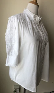 J Crew Cotton Embrodered Raffle Neck Shirt/ White - Bild 1 von 4