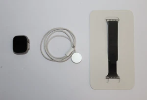 Apple Watch Ultra 2 (GPS & Cell) 49mm - Titanium with Trail Loop - Photo 1 sur 9