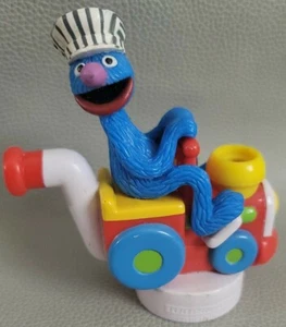 Vintage GROVER Sesame Street Train BUBBLE LID SOFFIATORE giocattolo FAVORINA FESTA Jim Henson - Foto 1 di 12