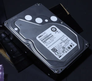 DELL EMC FN2YX ENTERPIRSE 4TB SAS 12 Gbps 7.2K RPM MG08SDA400NY - Afbeelding 1 van 1