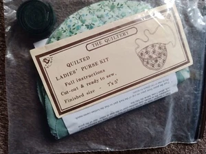 The Quiltery Quilted Ladies Purse Sewing Kit - Picture 1 of 2