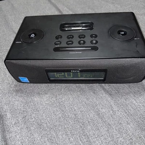 iHome iP87 Ipod Speaker Dock Dual Alarm Clock Radio No AC Adapter - Picture 1 of 3