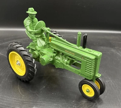 ERTL 1/16 John Deere Model A 40th Anniversary Tractor w Driver - Image 1 of 4