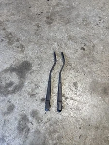 Jeep Cherokee XJ 97-01 OEM Wiper Arms (PB00) - Picture 1 of 6
