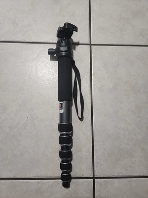 Benro MP-86 Twist locks 6-Section Monopod - image 1 of 4
