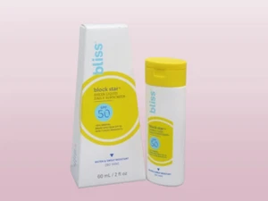 PROTECTOR SOLAR DIARIO LÍQUIDO TRANSPARENTE BLISS BLOCK STAR SPF 50 2 OZ EN CAJA - Imagen 1 de 2