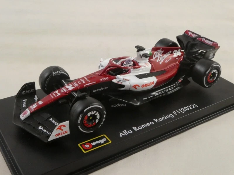 18-38068 Bburago Race - Alfa Romeo F1 Team Orlen con casco - Guanyu #24 - 1 43