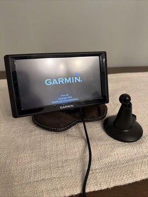 Garmin Nuvi 145-01615-10 GPS Navigation System Unit Mount & Car Charger bundle - Image 1 of 4