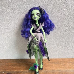 Muñeca Monster High Amanita Nightshade Edición Limitada Gloom And Bloom 2011 - Imagen 1 de 8