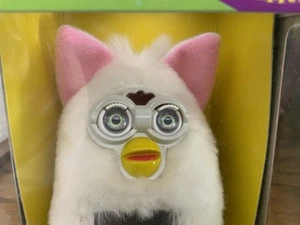 Furby Time-Talking Clip Clock & Alarm Clock BiG TIME White Fur 1999 Original Pkg - Picture 1 of 12