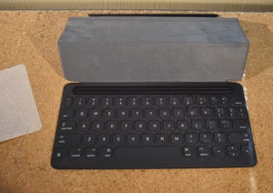 Apple Smart Keyboard Case for iPad Pro 10.5" iPad Air 3rd & IPad 7th-9th A1829 - Picture 1 of 10