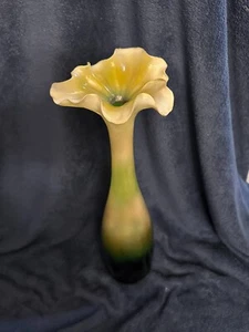 Vaso fiori acrilico vintage collo arruffato verde avocado alto 17" - Foto 1 di 6