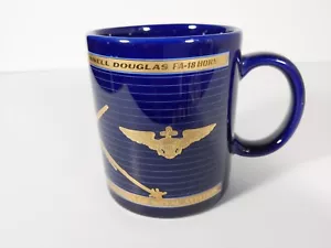 Taza Hornet Museo Nacional de Aviación Naval Azul Cobalto Oro 22k EE. UU. FA-18 - Imagen 1 de 5