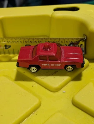 Coche de juguete vintage Plymouth luz roja jefe de bomberos coche rojo  Foto 1 de 4