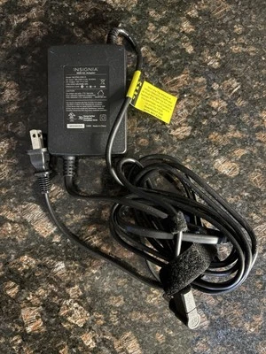 INSIGNIA NS-PWLC593 90W 19V SLIM UNIVERSAL LAPTOP CHARGER WITH NO CHARGING TIPS - Image 1 of 2
