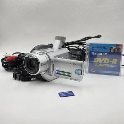 Sony Handycam DCR-DVD404E Camcorder 3MP 10x Night Vision Video Camera + Charger - Image 1 of 4