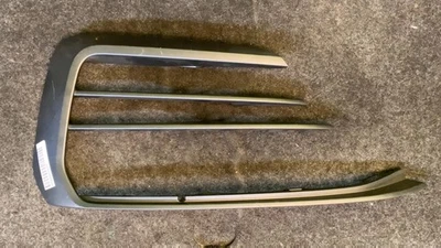 REJILLA INFERIOR LADO PASAJERO VOLKSWAGEN GOLF GTI 5GG853666H  Foto 1 de 3