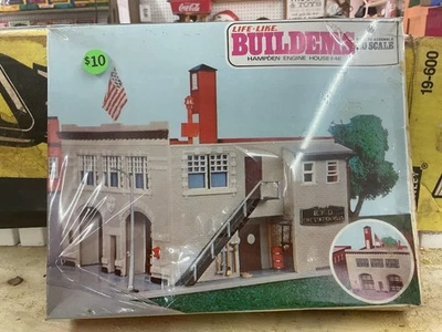 life-like hampden engine house #46 - Image 1 of 4