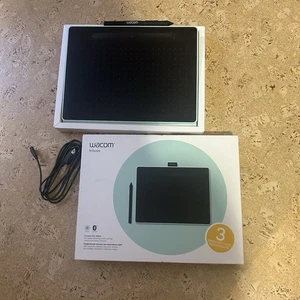 Wacom Intuos Medium Bluetooth Pistachio - Zdjęcie 1 z 3