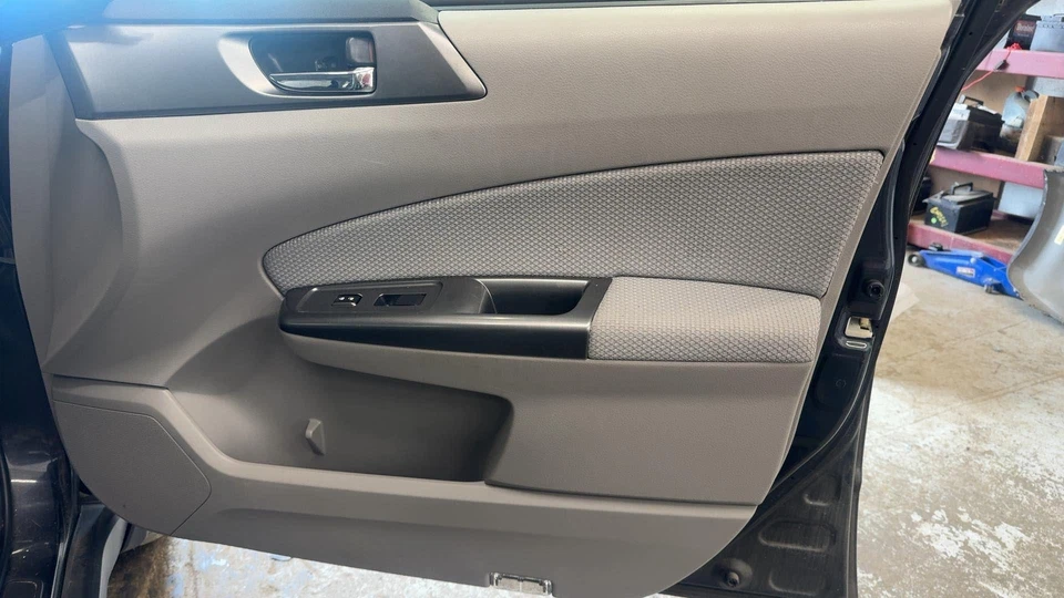 11 12 13 SUBARU FORESTER Front Door Trim Panel Right - Изображение 1 из 4