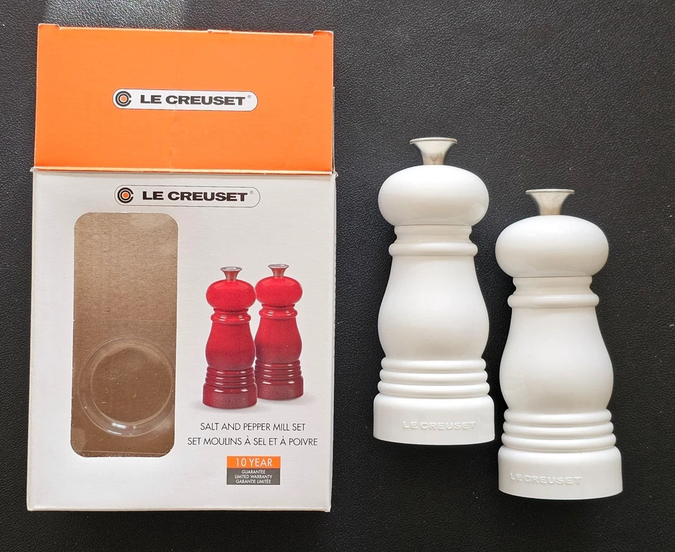 Juego de molinillo de sal y pimienta Le Creuset, molinillos de cerámica endurecida blanca brillante 5" nuevo en caja Foto 1 de 4