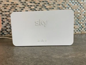 Sky Q SE210UK Wireless Network Booster - White - Photo 1/3