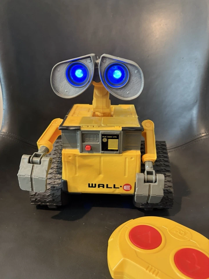 Robot de control remoto Disney Pixar WALL-E Foto 1 de 4