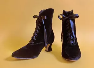 Vintage 1980's Nine West Edwardian Style Black Vlevet Lace Up Granny Boots - Picture 1 of 8