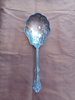 Cuchara para servir bayas antiguas. Placa de plata alrededor de 1904 9 pulgadas. WM ROGERS. Foto 1 de 4